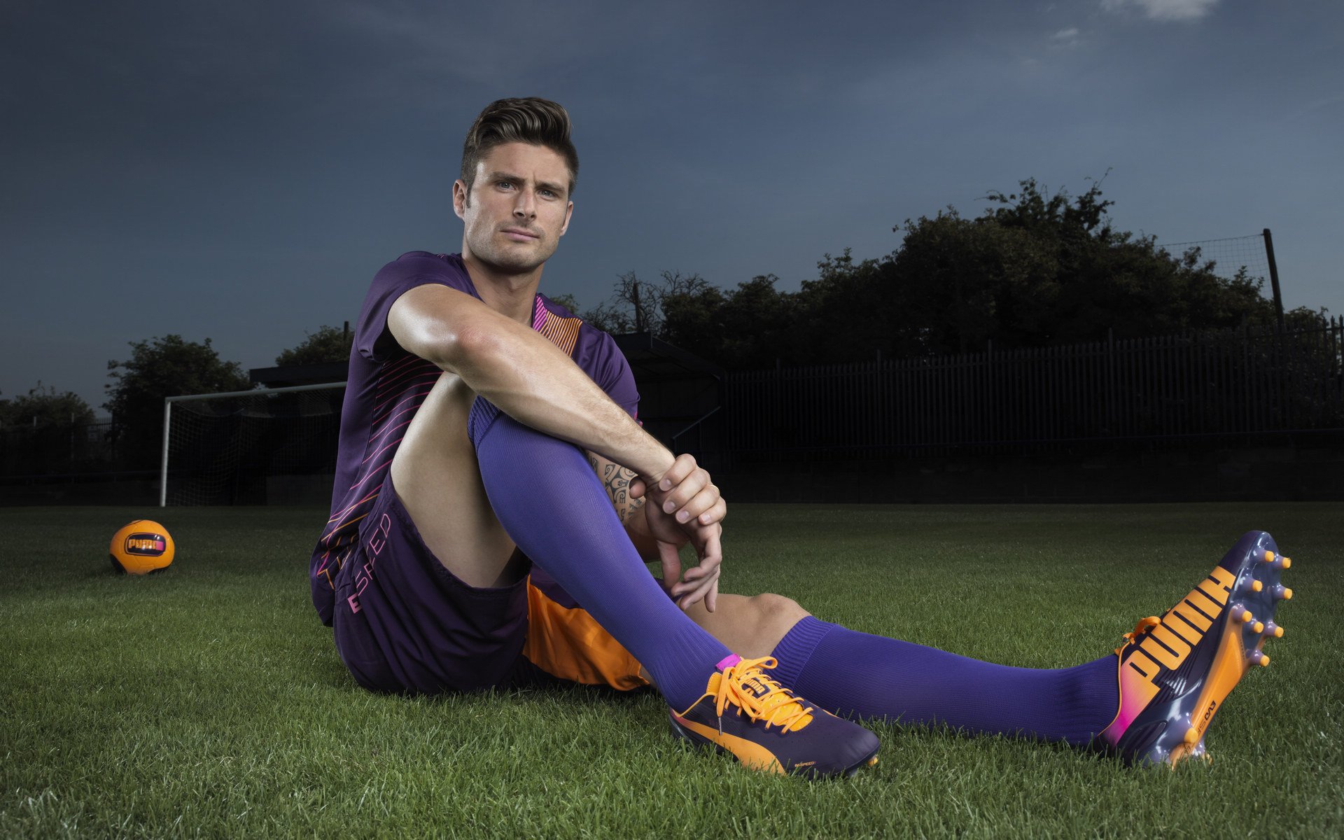 爱游戏大厅-福特：凭借精准传球与优秀控制力，成为全黑队的战术核心，territory福特